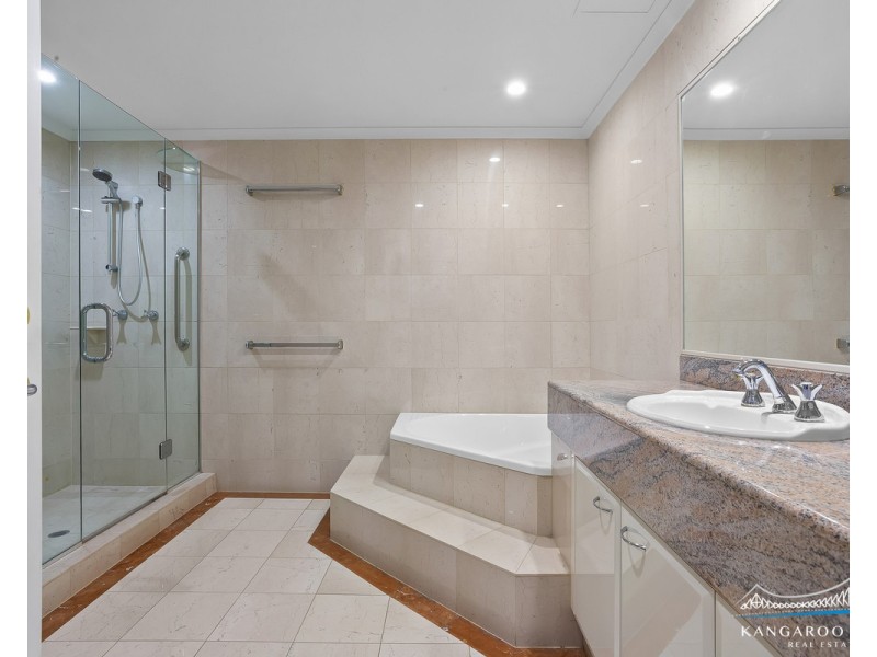 8 Goodwin Street, Kangaroo Point QLD 4169