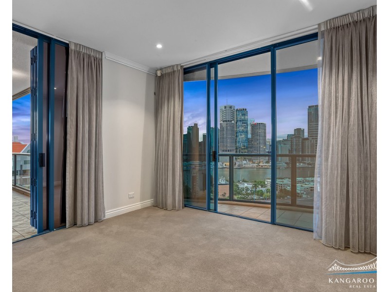 8 Goodwin Street, Kangaroo Point QLD 4169