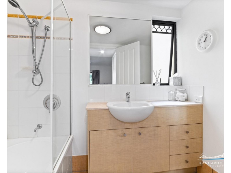 9/64 Lambert Street, Kangaroo Point QLD 4169