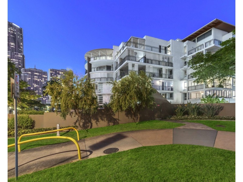 106/98 Holman Street, Kangaroo Point QLD 4169
