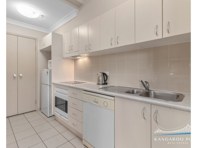 55 BAILDON Street, Kangaroo Point QLD 4169