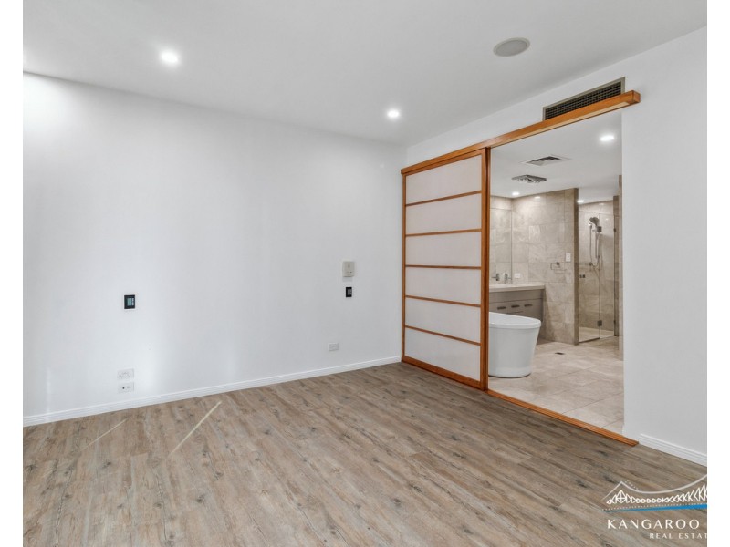 30 Ellis Street, Kangaroo Point QLD 4169
