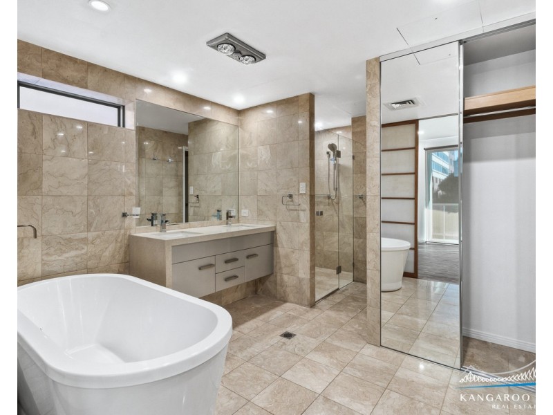 30 Ellis Street, Kangaroo Point QLD 4169