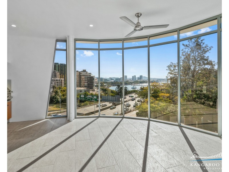 30 Ellis Street, Kangaroo Point QLD 4169