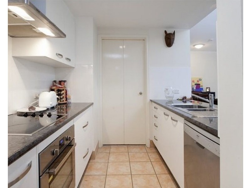 18/10 Goodwin Street, Kangaroo Point QLD 4169