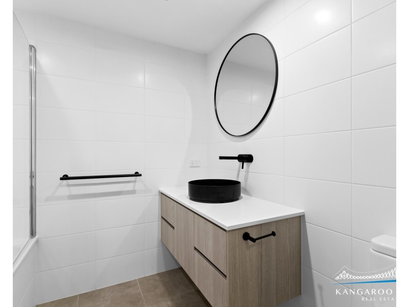 18/10 Goodwin Street, Kangaroo Point QLD 4169