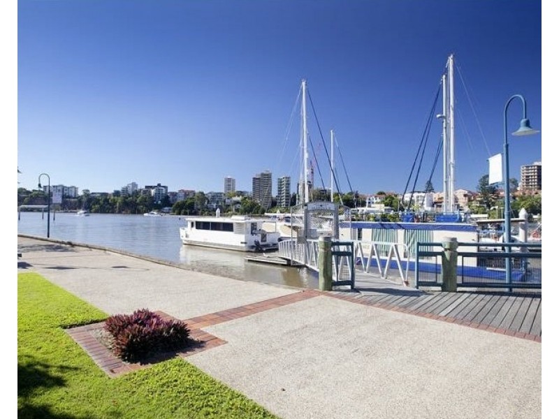18/10 Goodwin Street, Kangaroo Point QLD 4169