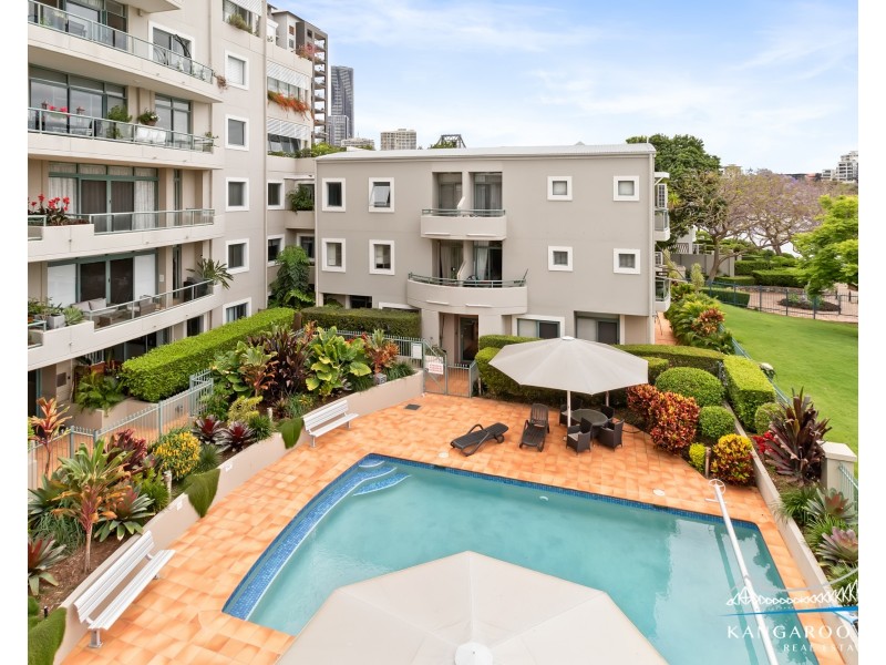 18/10 Goodwin Street, Kangaroo Point QLD 4169