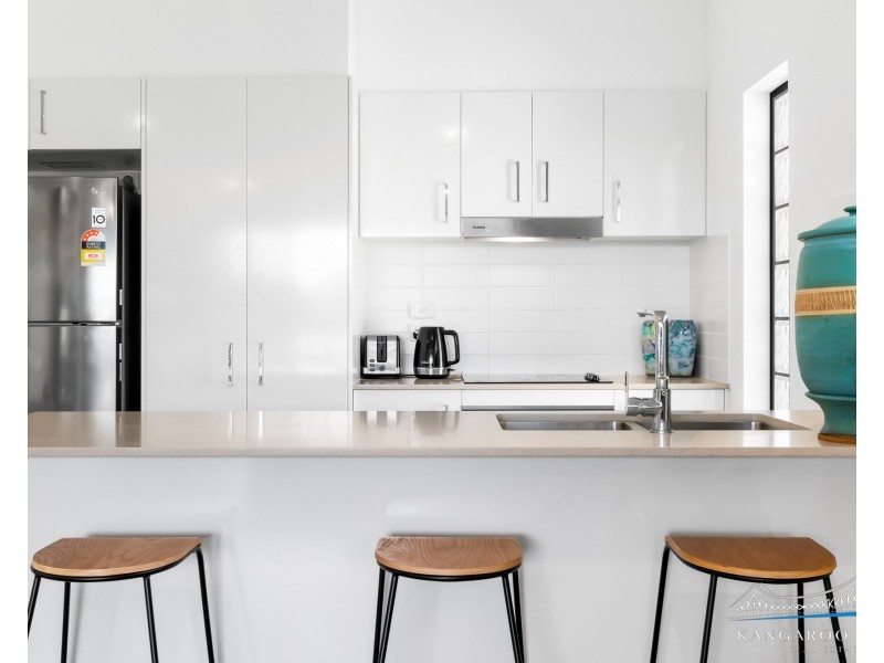 100 Dickenson Street, Carina QLD 4152