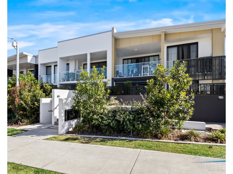 100 Dickenson Street, Carina QLD 4152