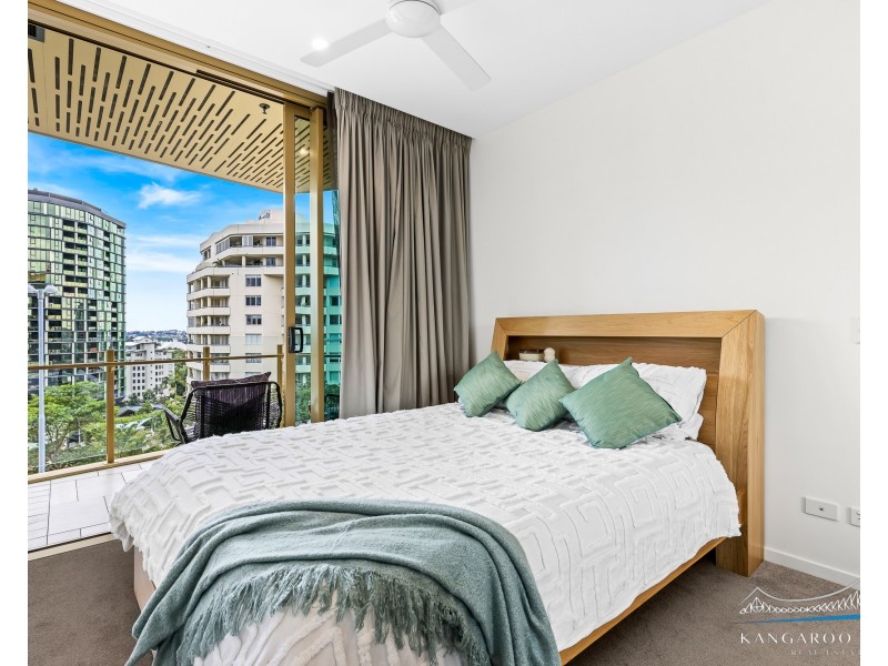 25 Shafston Avenue, Kangaroo Point QLD 4169