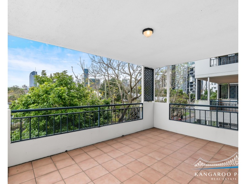 239 Shafston Avenue, Kangaroo Point QLD 4169