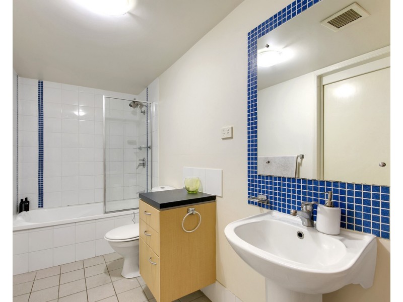 19 Thorn Street, Kangaroo Point QLD 4169