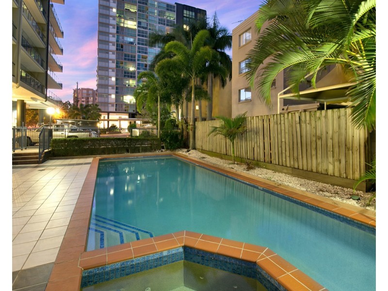 19 Thorn Street, Kangaroo Point QLD 4169