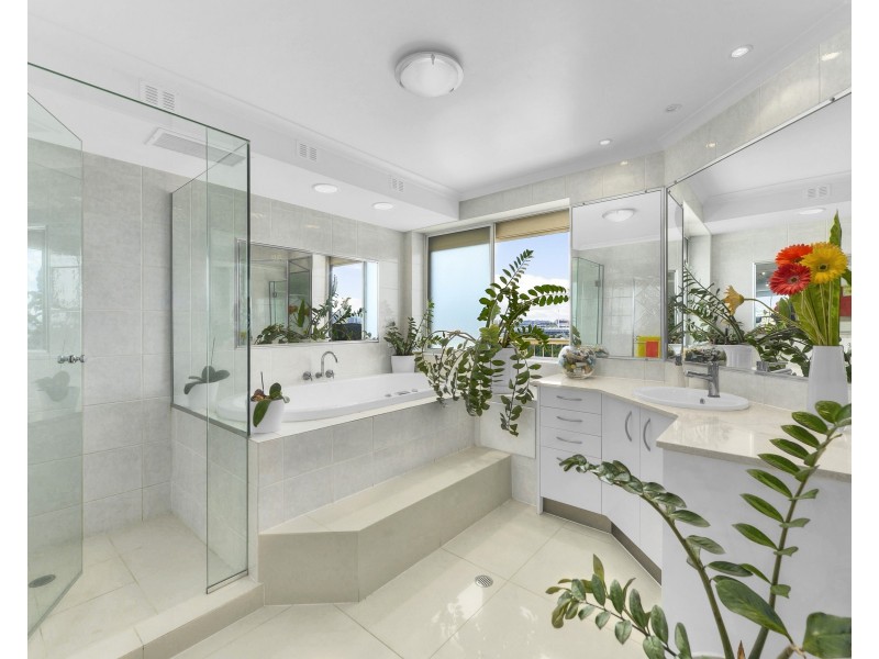 89 Thorn Street, Kangaroo Point QLD 4169