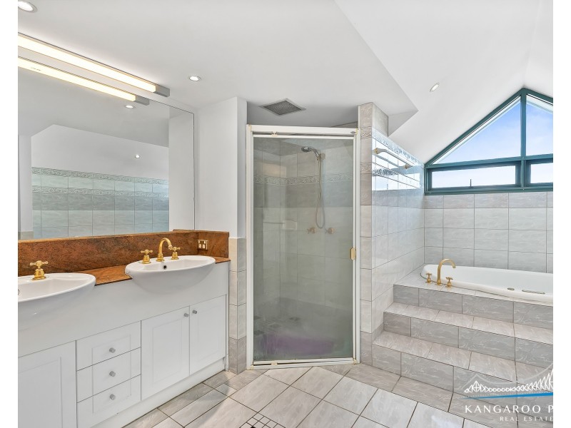 28/10 Park Avenue, Kangaroo Point QLD 4169