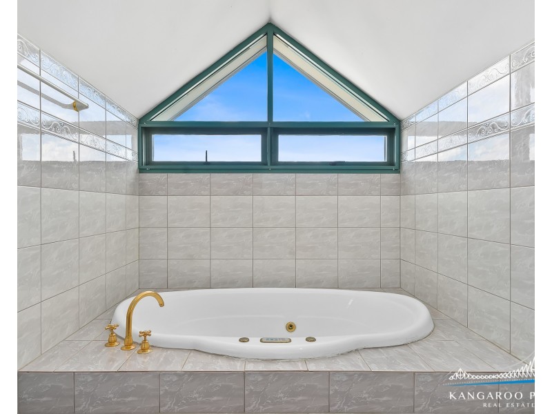 28/10 Park Avenue, Kangaroo Point QLD 4169