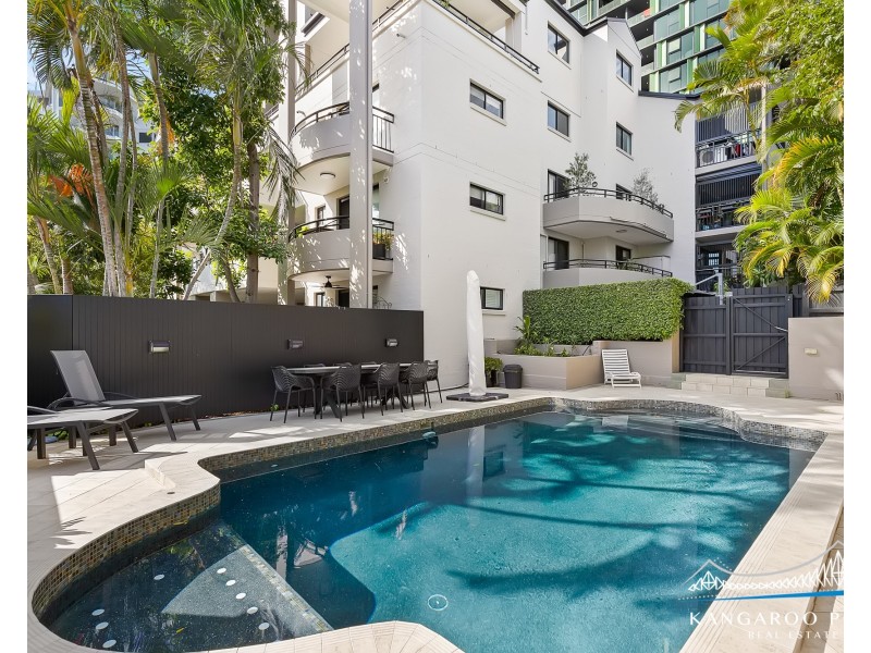 39 Cairns Street, Kangaroo Point QLD 4169