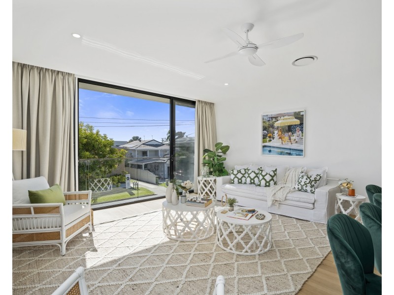 8A Mallard Street, Paradise Point QLD 4216