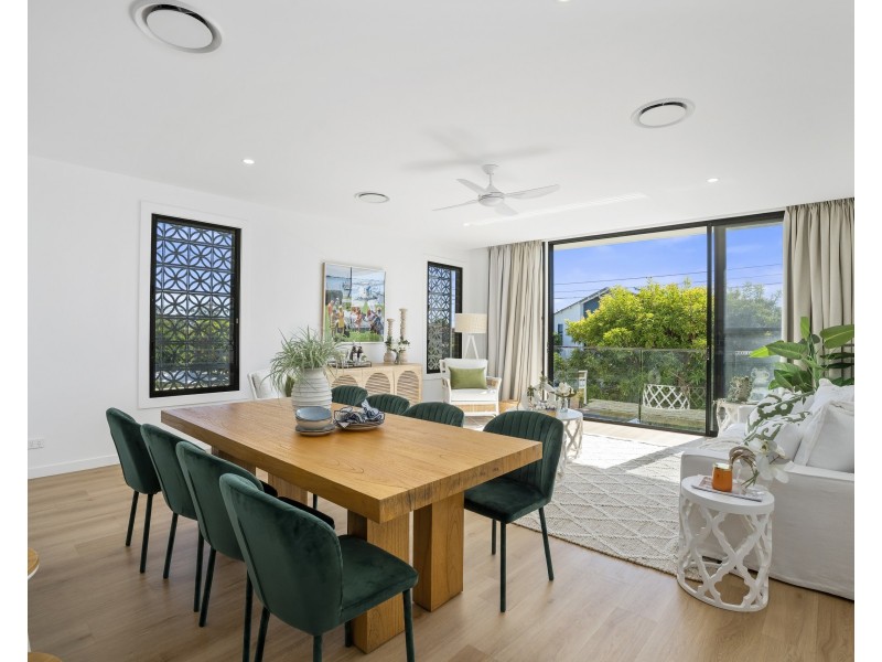 8A Mallard Street, Paradise Point QLD 4216