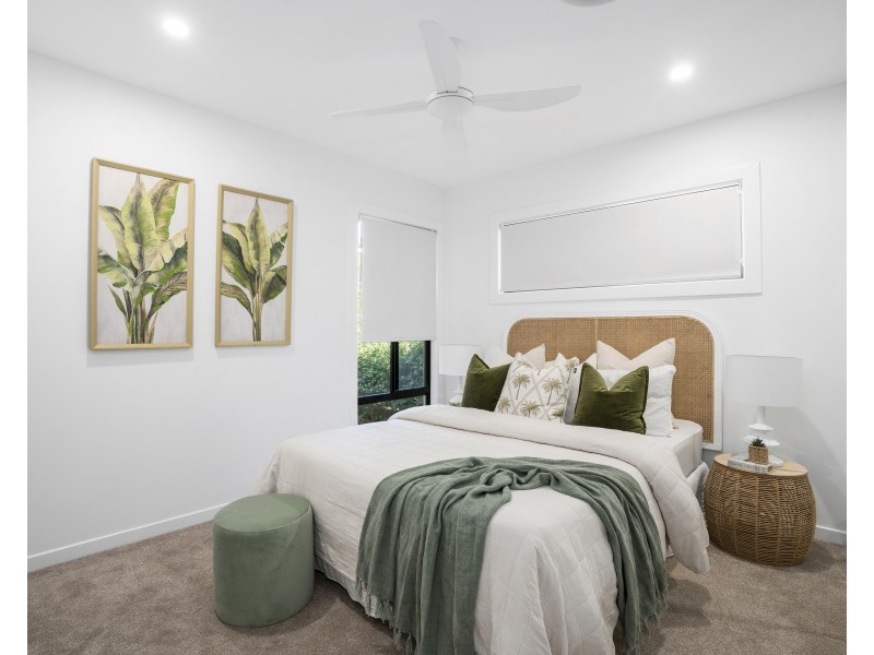 8A Mallard Street, Paradise Point QLD 4216
