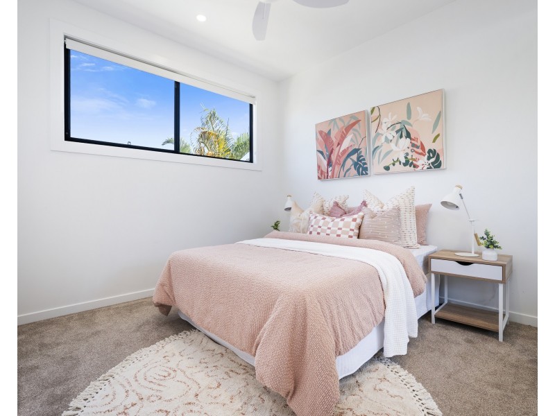 8A Mallard Street, Paradise Point QLD 4216