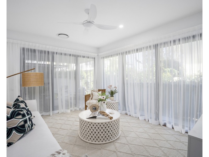 8A Mallard Street, Paradise Point QLD 4216