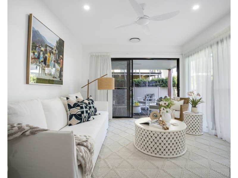 8A Mallard Street, Paradise Point QLD 4216