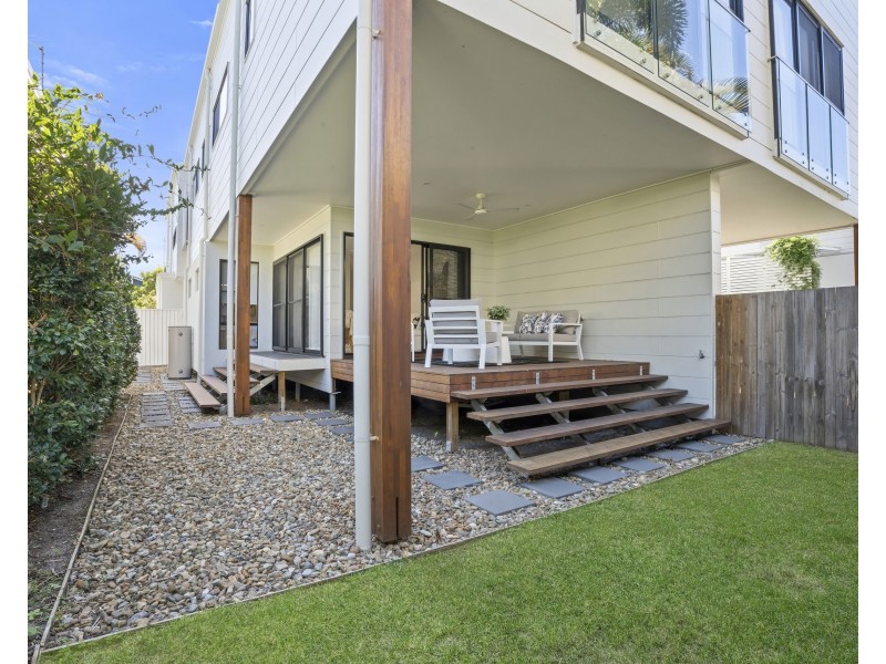 8A Mallard Street, Paradise Point QLD 4216