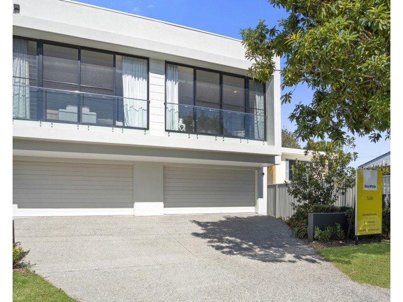 8A Mallard Street, Paradise Point QLD 4216