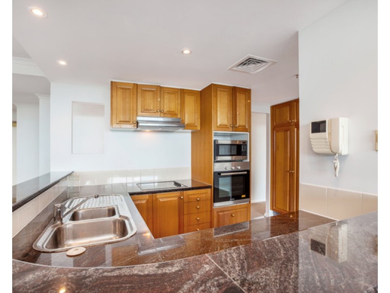 8 Goodwin Street, Kangaroo Point QLD 4169