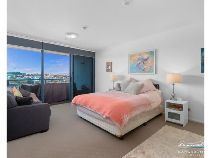 8 Goodwin Street, Kangaroo Point QLD 4169