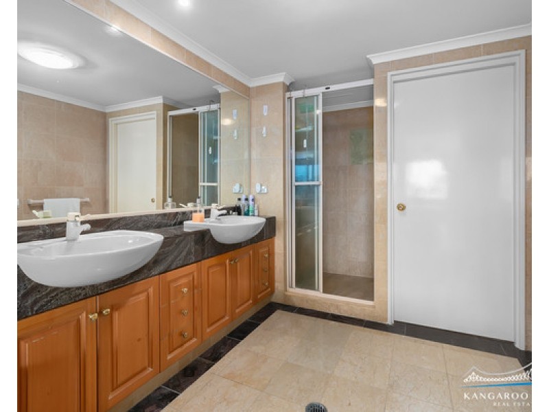 8 Goodwin Street, Kangaroo Point QLD 4169