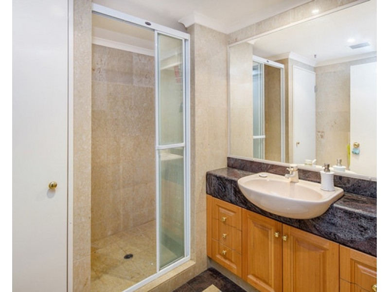 8 Goodwin Street, Kangaroo Point QLD 4169