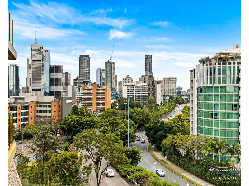 25 Shafston Avenue, Kangaroo Point QLD 4169