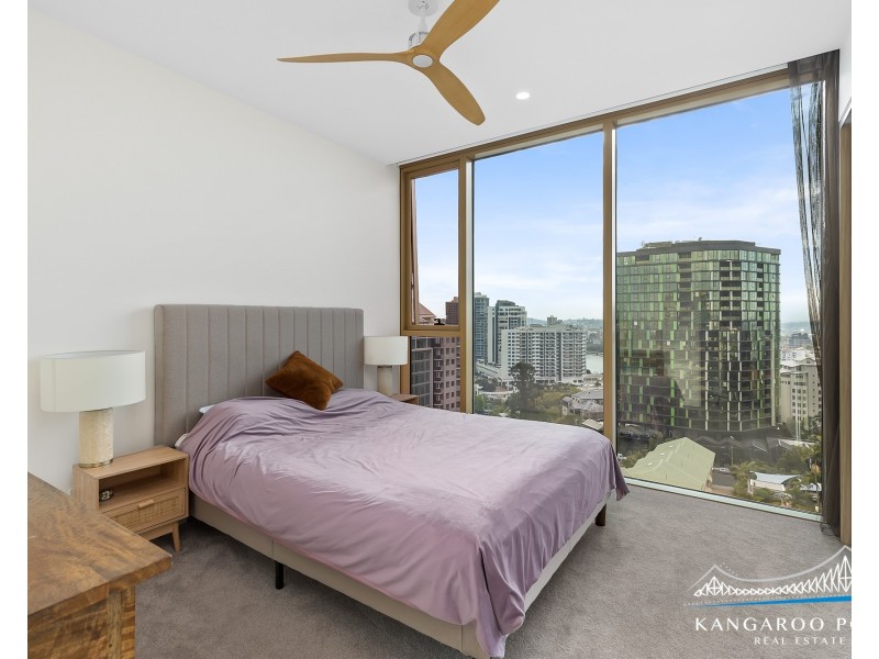 25 Shafston Avenue, Kangaroo Point QLD 4169
