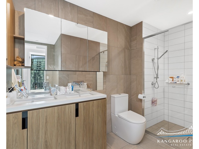 25 Shafston Avenue, Kangaroo Point QLD 4169