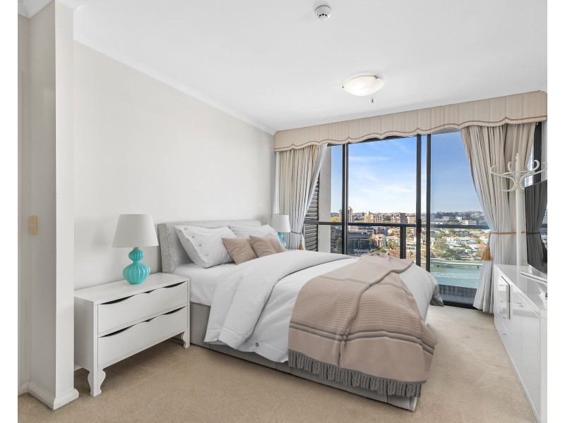 8 Goodwin Street, Kangaroo Point QLD 4169