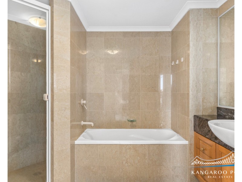 8 Goodwin Street, Kangaroo Point QLD 4169