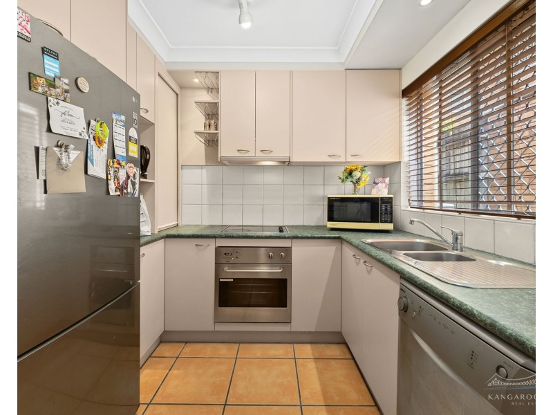 2/83 Baines Street, Kangaroo Point QLD 4169