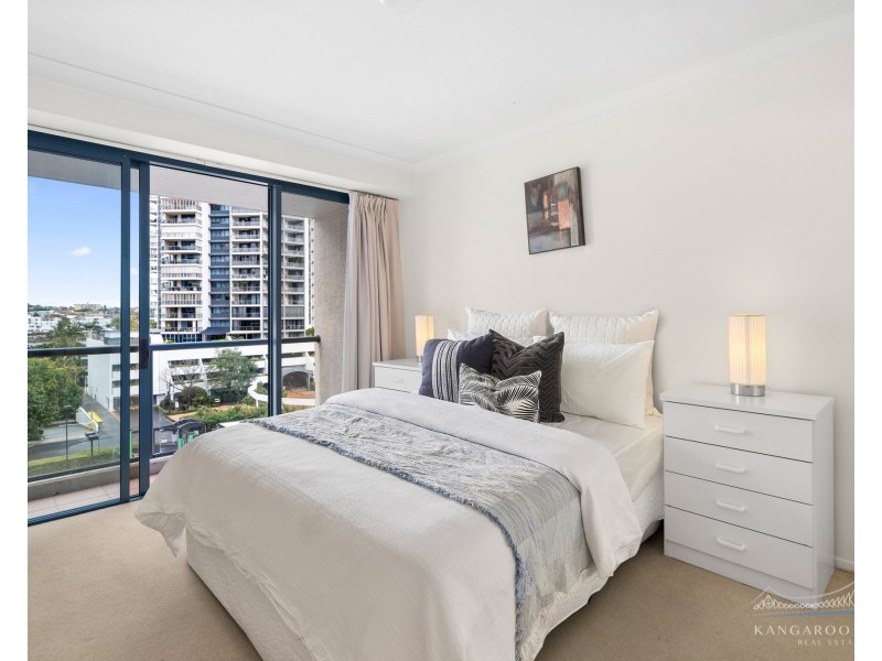 24/45 Deakin Street, Kangaroo Point QLD 4169
