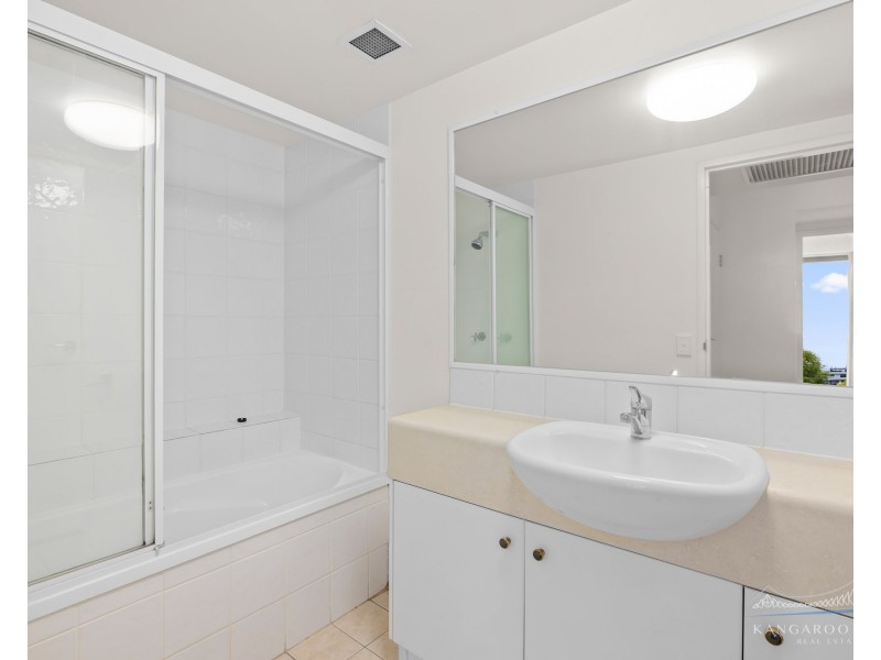 24/45 Deakin Street, Kangaroo Point QLD 4169