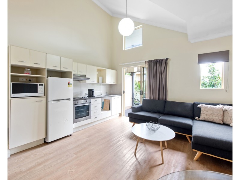 352/85 Deakin Street, Kangaroo Point QLD 4169
