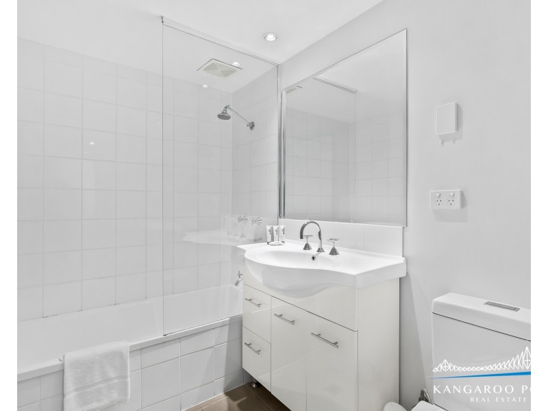 227/85 Deakin Street, Kangaroo Point QLD 4169