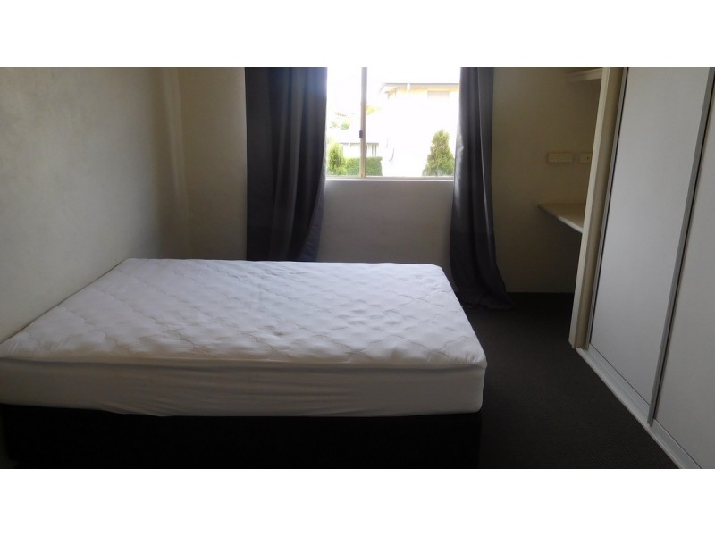 4/9 Uniplaza Court, Kearneys Spring QLD 4350
