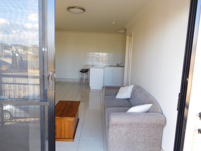 5/1-3 Uniplaza Court, Kearneys Spring QLD 4350