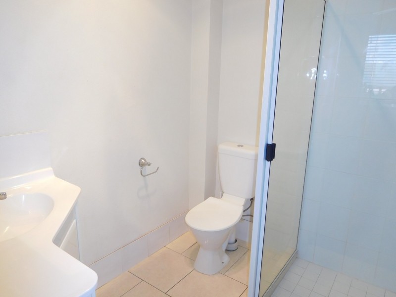 5/1-3 Uniplaza Court, Kearneys Spring QLD 4350