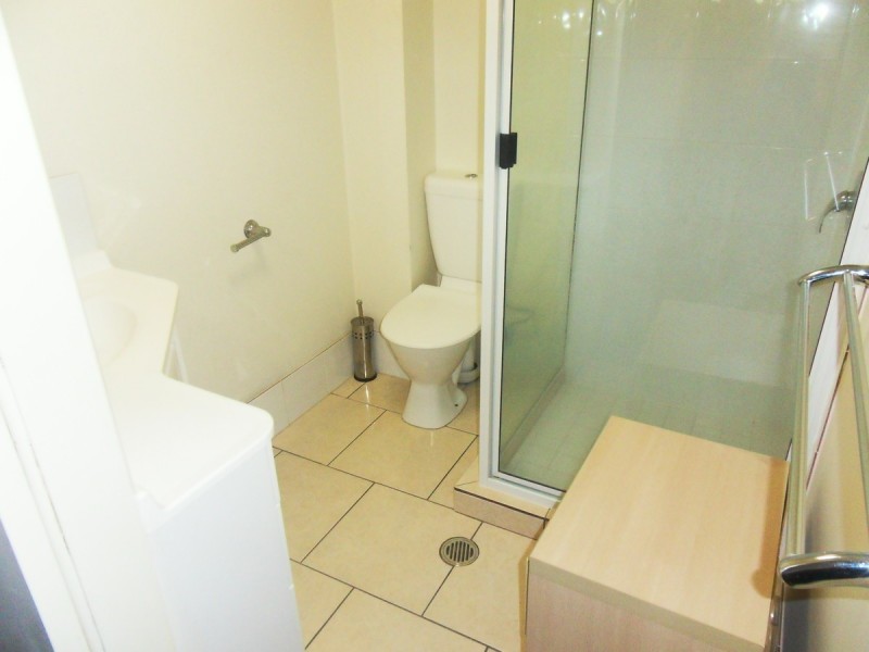 1/1-3 Uniplaza Court, Kearneys Spring QLD 4350