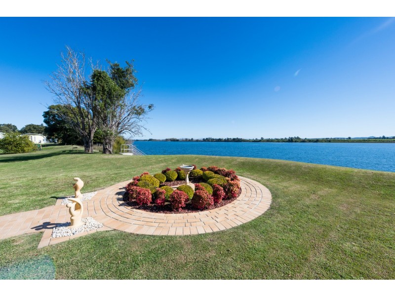 25 Lynhaven Crescent, Ulmarra NSW 2462