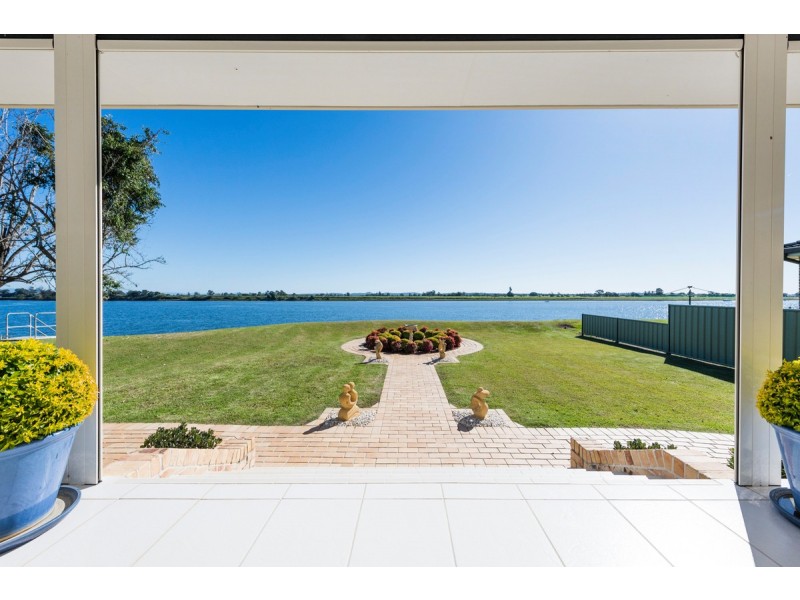 25 Lynhaven Crescent, Ulmarra NSW 2462